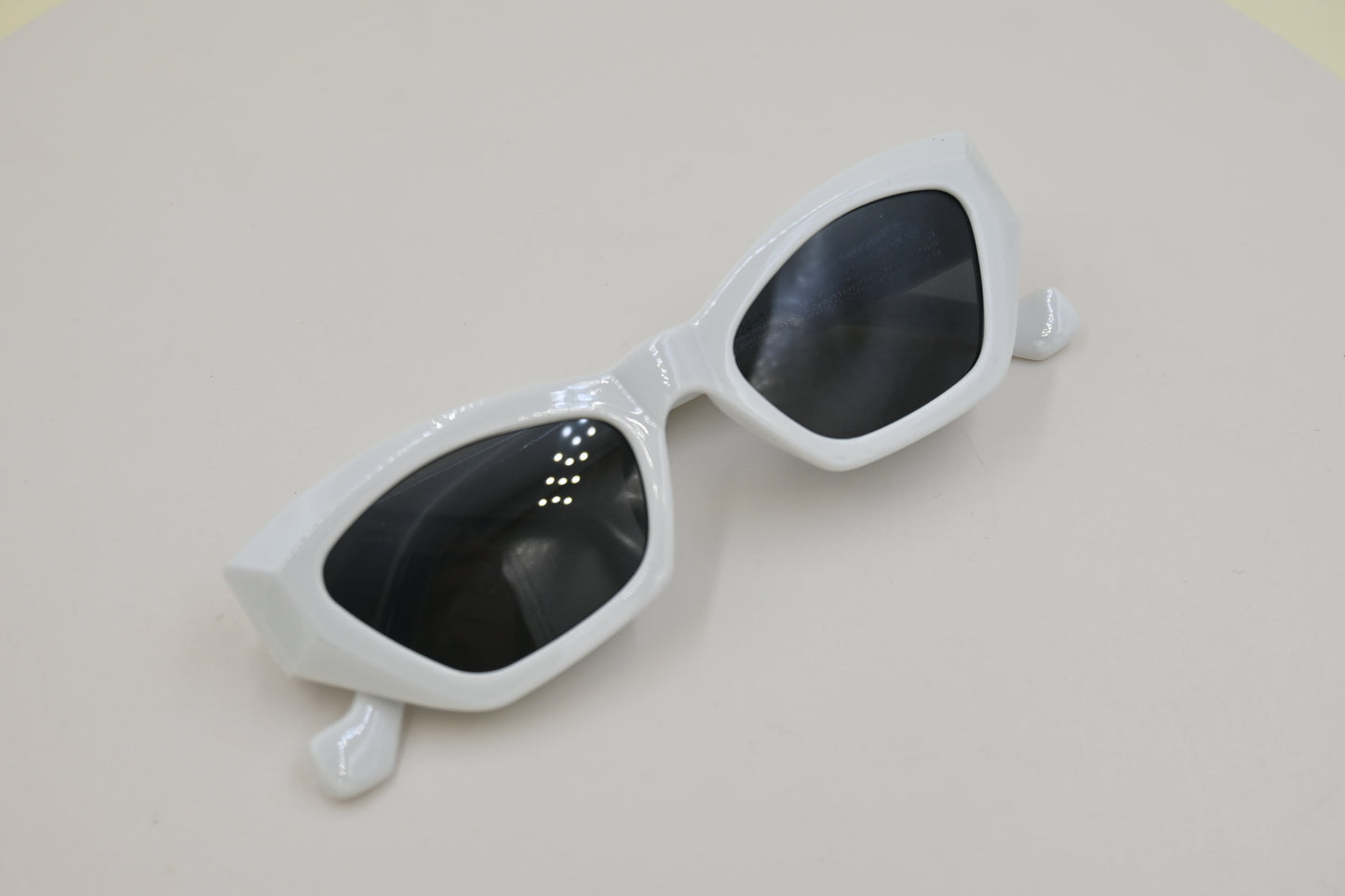 Lentes mariposa en blanco