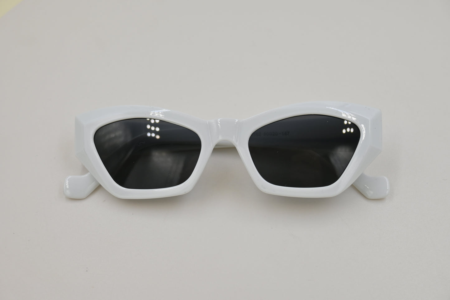 Lentes mariposa en blanco